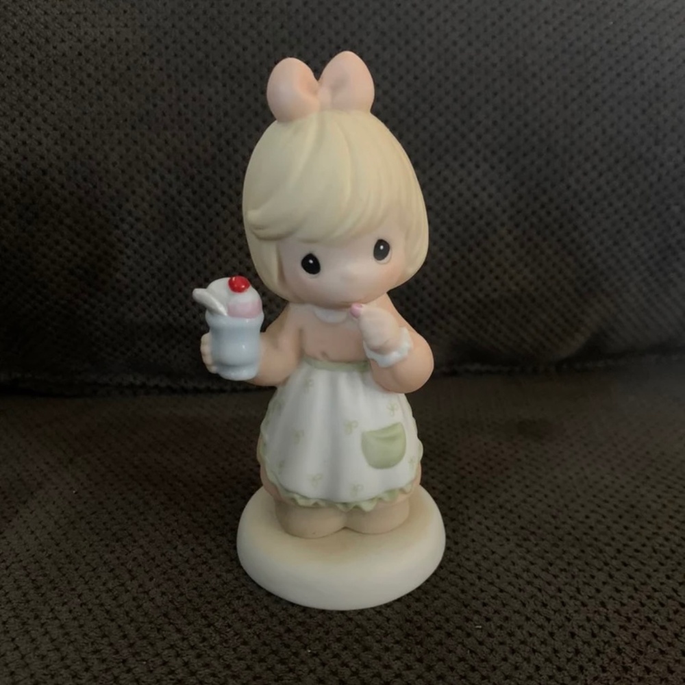 Precious Moments The Child that's Born